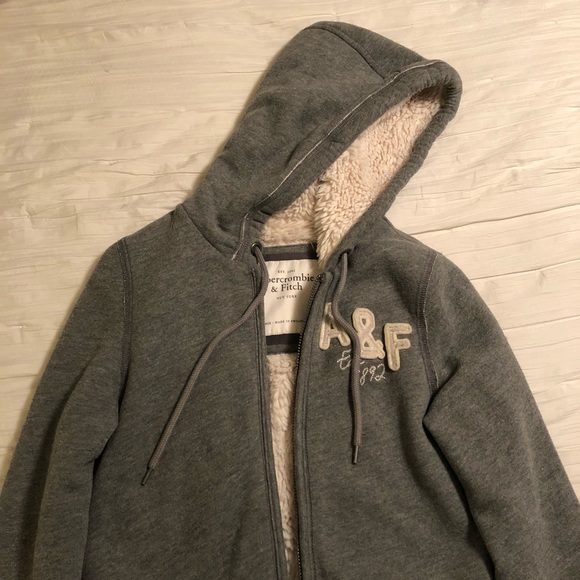 Abercrombie & Fitch sweater - Picture 1 of 5